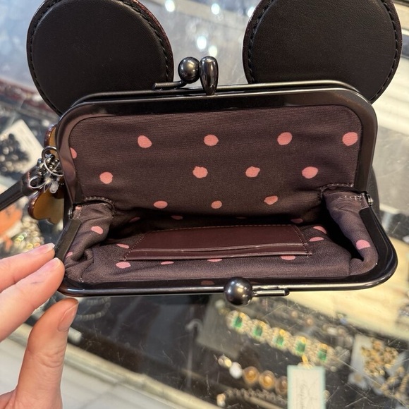 Disney x Coach Minnie Ears Clutch Wristlet in Black Glovetanned Leather - Picture 5 of 10